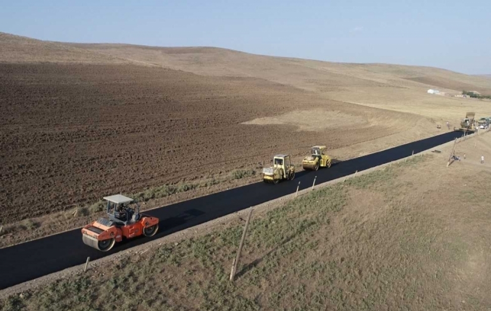 Cəlilabadda 14 yaşayış məntəqəsini birləşdirən yollar yenidən qurulur