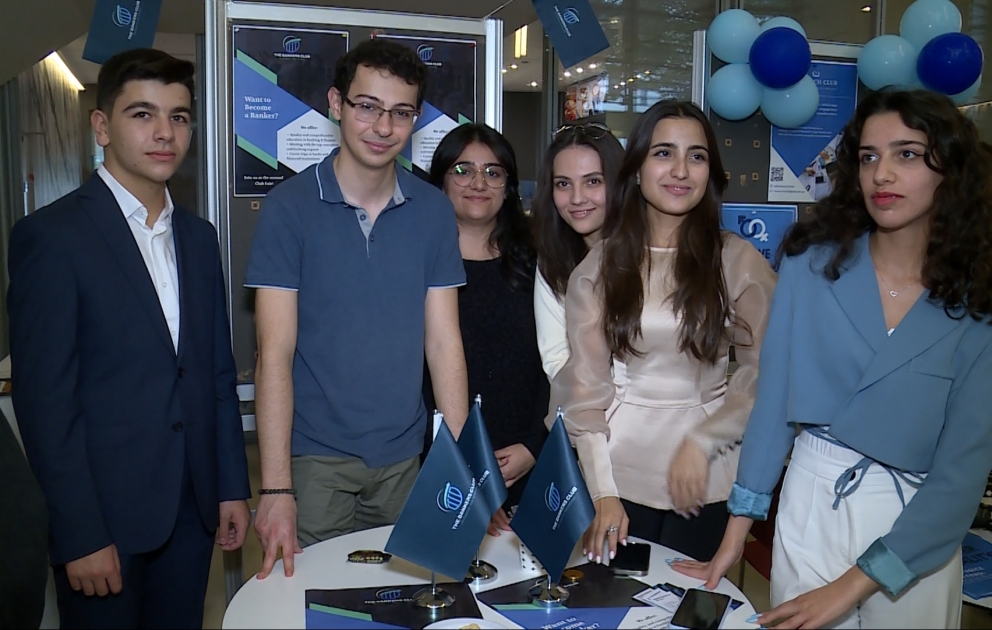 ADA Universitetində fəaliyyət göstərən tələbə klublarının ilk sərgisi keçirilib