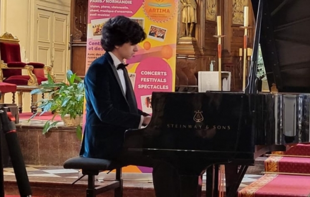 Azərbaycanlı pianoçu Parisdə “Yeni ulduzlar” beynəlxalq müsabiqəsi laureatlarının konsertində çıxış edib