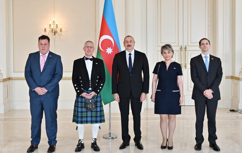 Prezident İlham Əliyev Böyük Britaniyanın Azərbaycanda yeni təyin olunmuş səfirinin etimadnaməsini qəbul edib