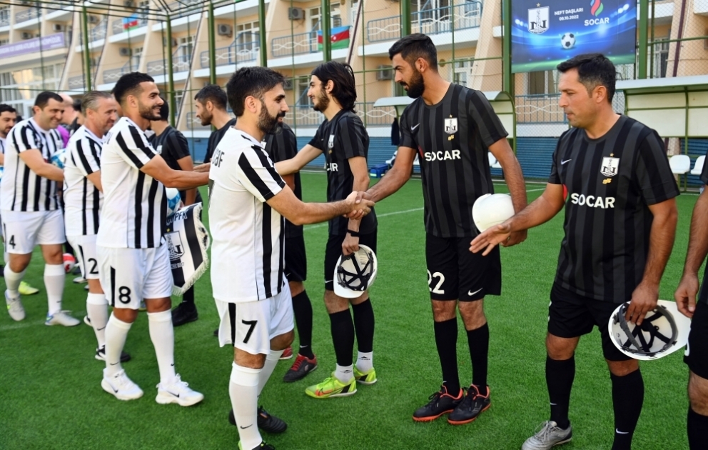 “Neft Daşları”nda “Neftçi” Peşəkar Futbol Klubu ilə neftçilər arasında yoldaşlıq görüşü keçirilib
