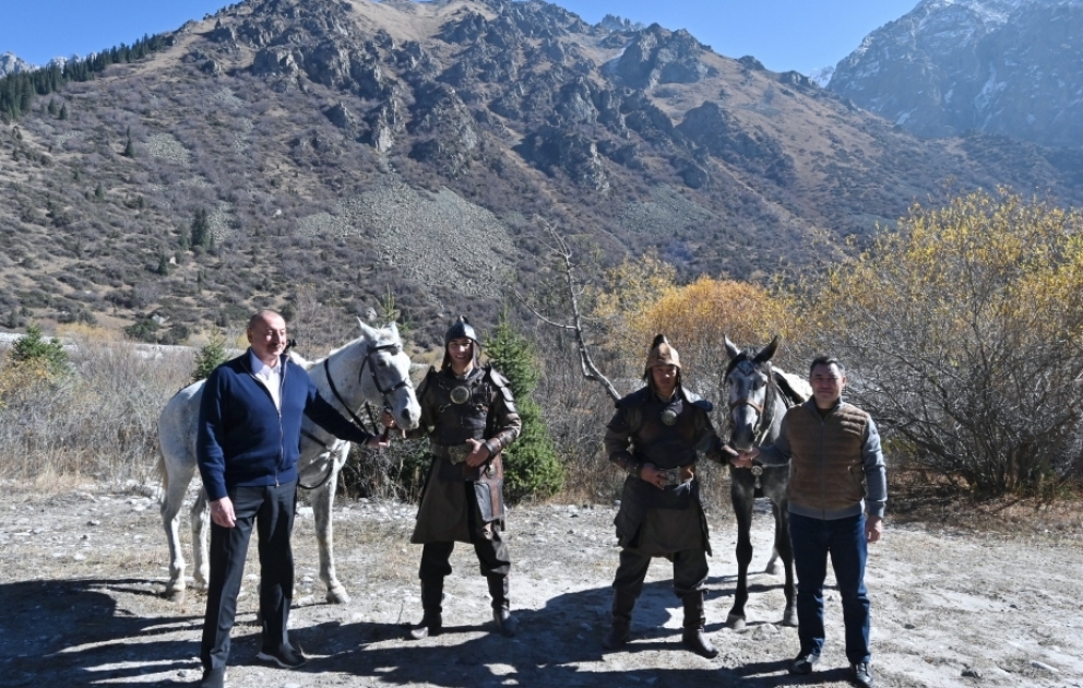 Un programme culturel organisé dans le Parc national d’Ala Artcha à Bichkek 
Les présidents azerbaïdjanais et kirghiz assistent au programme