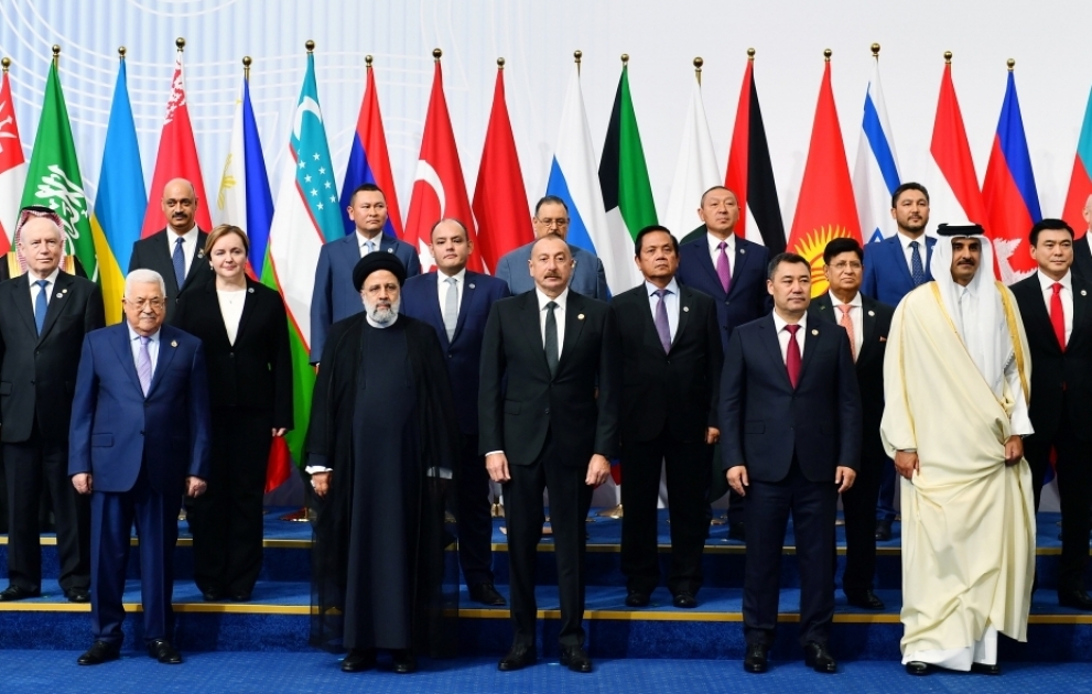 Plenarsitzung des 6. Gipfeltreffens der Konferenz für Interaktion und vertrauensbildende Maßnahmen in Asien in Astana 
Präsident von Aserbaidschan Ilham Aliyev nimmt an Plenarsitzung teil