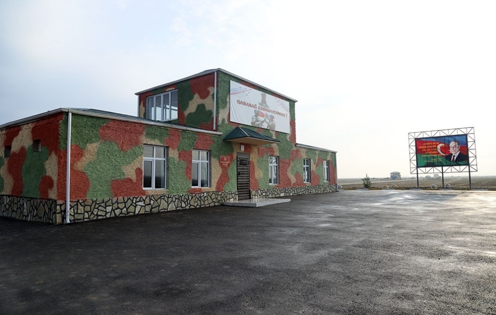 Müdafiə naziri döyüş hazırlığı üzrə məşğələləri izləyib
