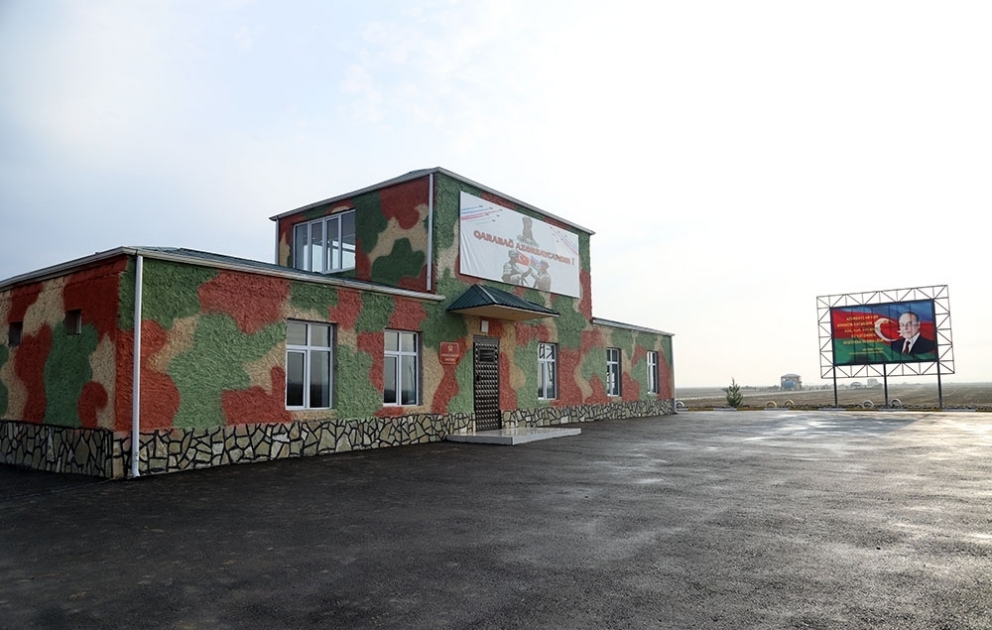 Azerbaijani defense minister watches combat training classes