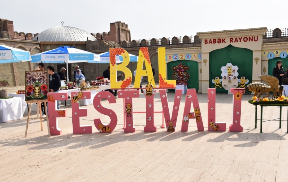 Naxçıvanda keçirilən ənənəvi “Arıçılıq məhsulları - bal festivalı”ndan
