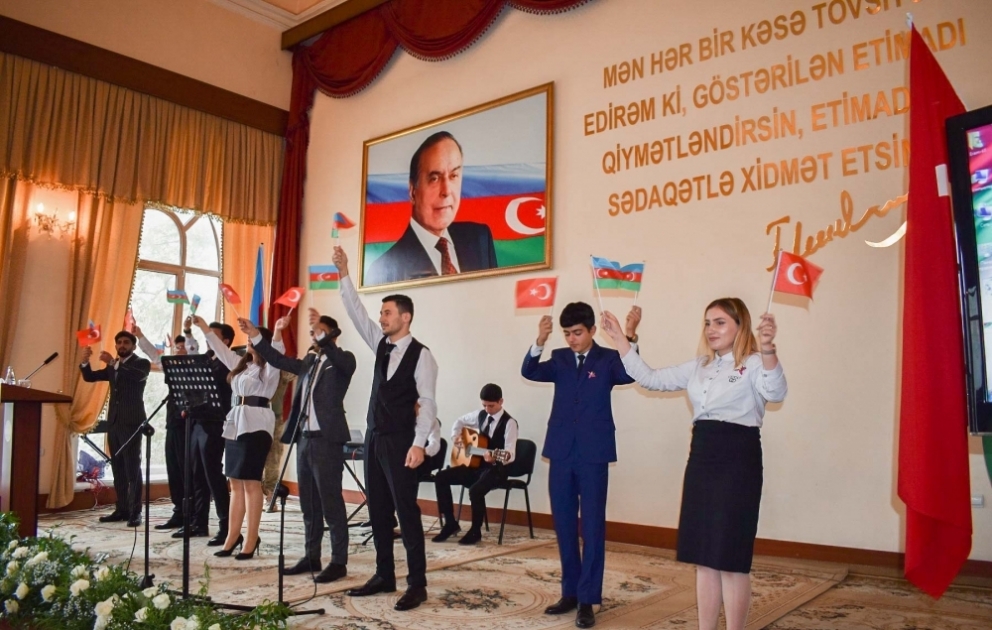 Gəncədə “Azərbaycanın dövlət müstəqilliyi əbədidir, daimidir, dönməzdir” mövzusunda ümumşəhər konfransı keçirilib