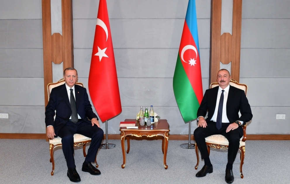 Präsident Ilham Aliyev und Präsident Recep Tayyip Erdogan treffen sich zu Vier-Augen-Gespräch in der Stadt Jabrayil