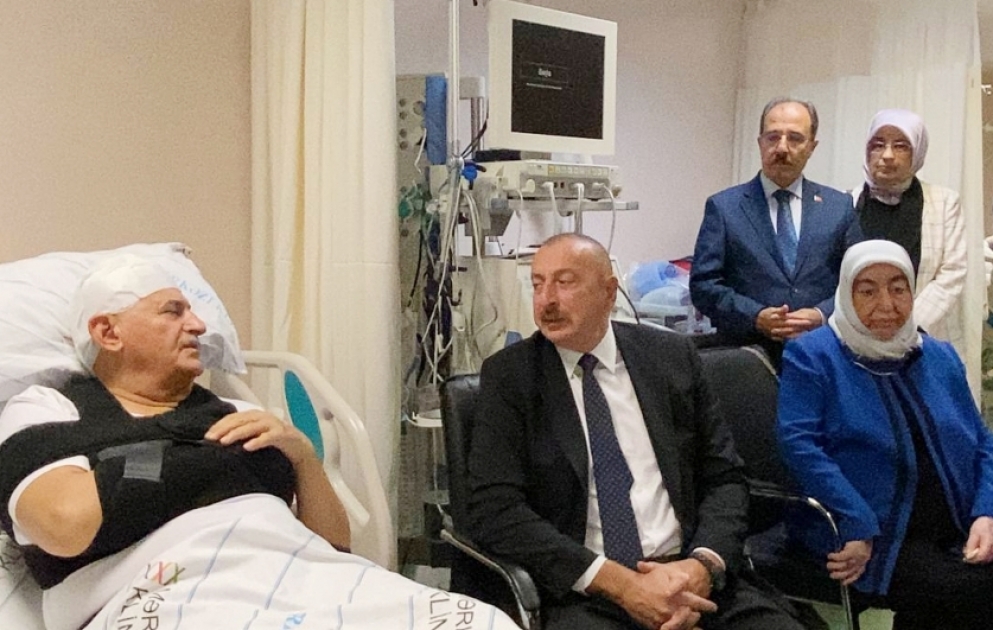 Prezident İlham Əliyev ölkəmizdə yol qəzası keçirən Binəli Yıldırıma, Şamil Ayrıma və mühafizəçi Oğuzhan Dəmirçiyə xəstəxanada baş çəkib