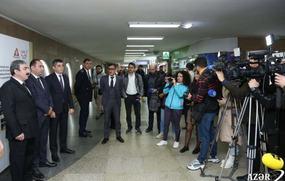 “Gənclik” stansiyasının keçidlərində Bakı metrosunun tarixini əks etdirən sərgi açılıb