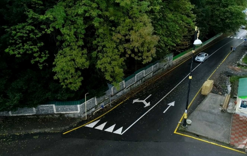 Qəbələdə 10 yaşayış məntəqəsini əhatə edən yollar yenidən qurulub