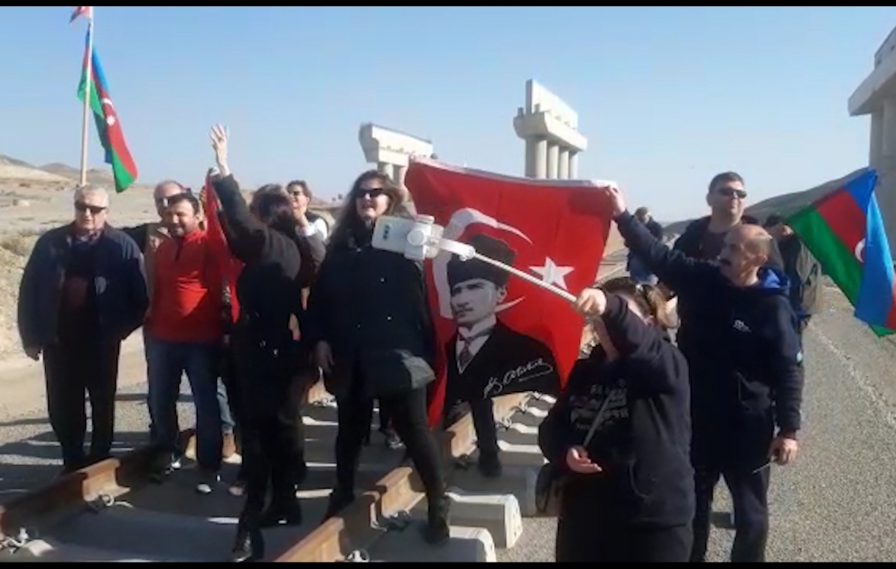 Horadiz-Ağbənd dəmir yolu xətti üzərində Türk marşı və Azərbaycanın Dövlət himni səsləndirilib