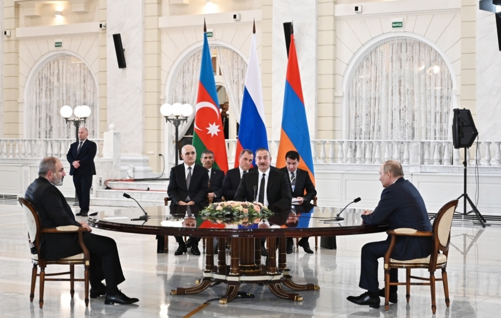 Präsident Ilham Aliyev trifft Präsident Putin und Armeniens Premierminister in Sotschi