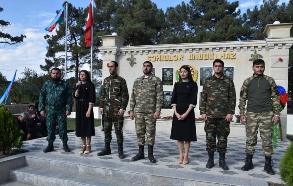 Zəfər Günü ərəfəsində Yevlaxda şəhidlərin xatirəsinə inşa edilən daha bir abidə açılıb