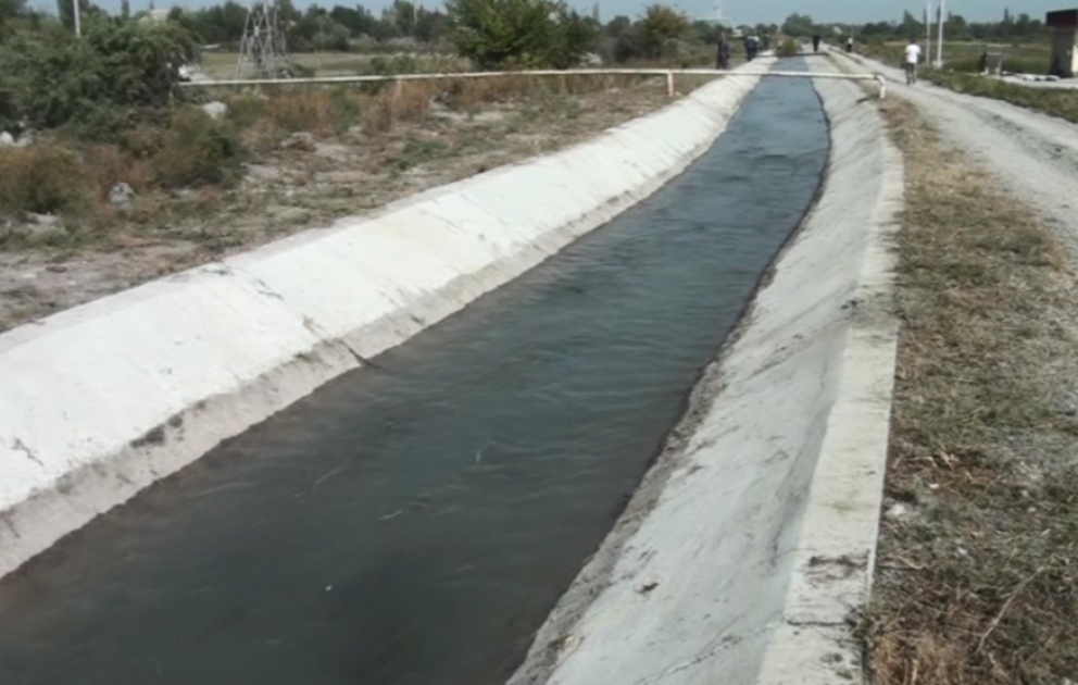 Ucarda yeni beton kanal çəkilir