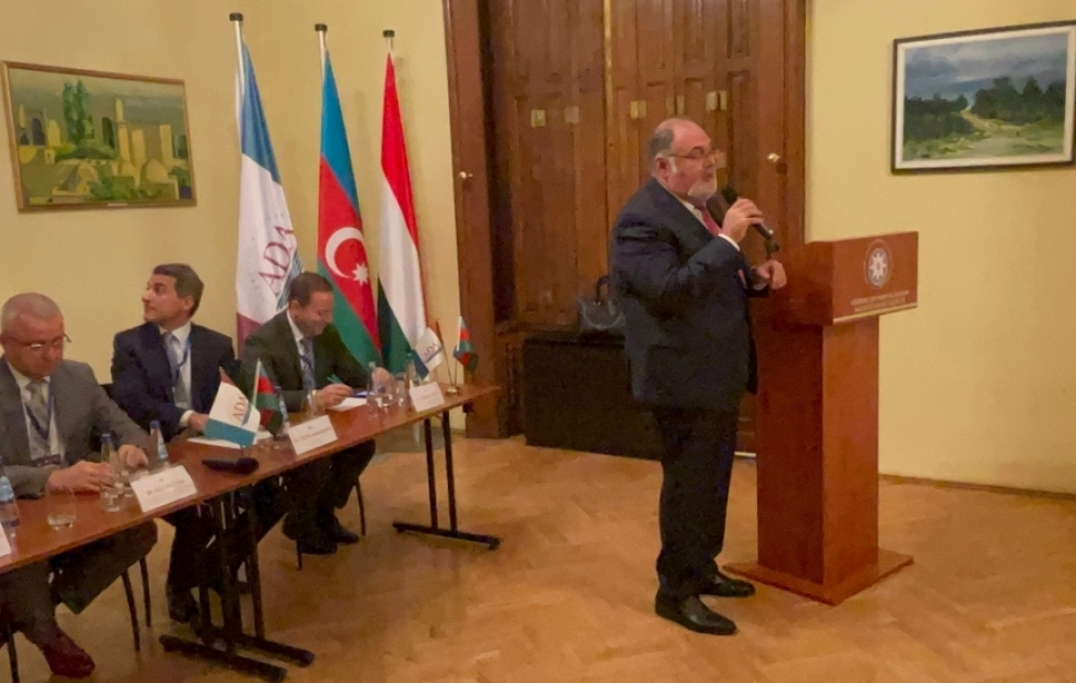 Budapeştdə ADA Universiteti məzunlarının birinci forumu keçirilib