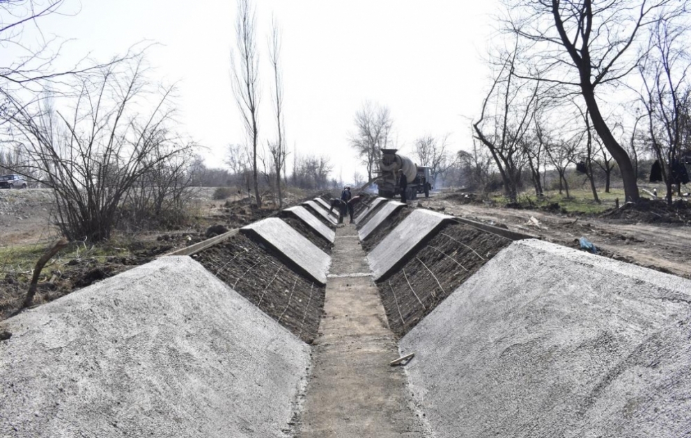 Xocavənd Suvarma Sistemləri İdarəsi tərəfindən yeni beton kanal çəkilir