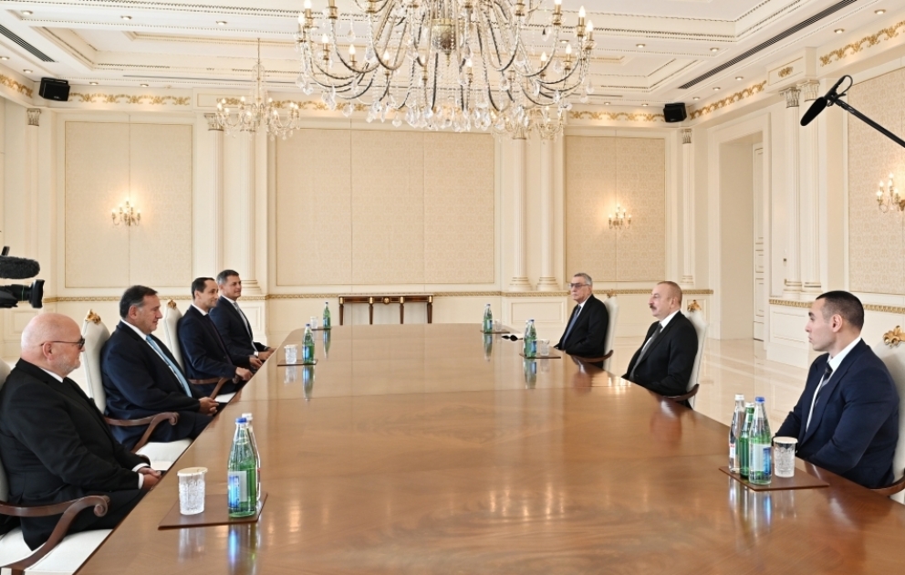 Präsident Ilham Aliyev empfing den EOK-Präsidenten Spyros Capralos