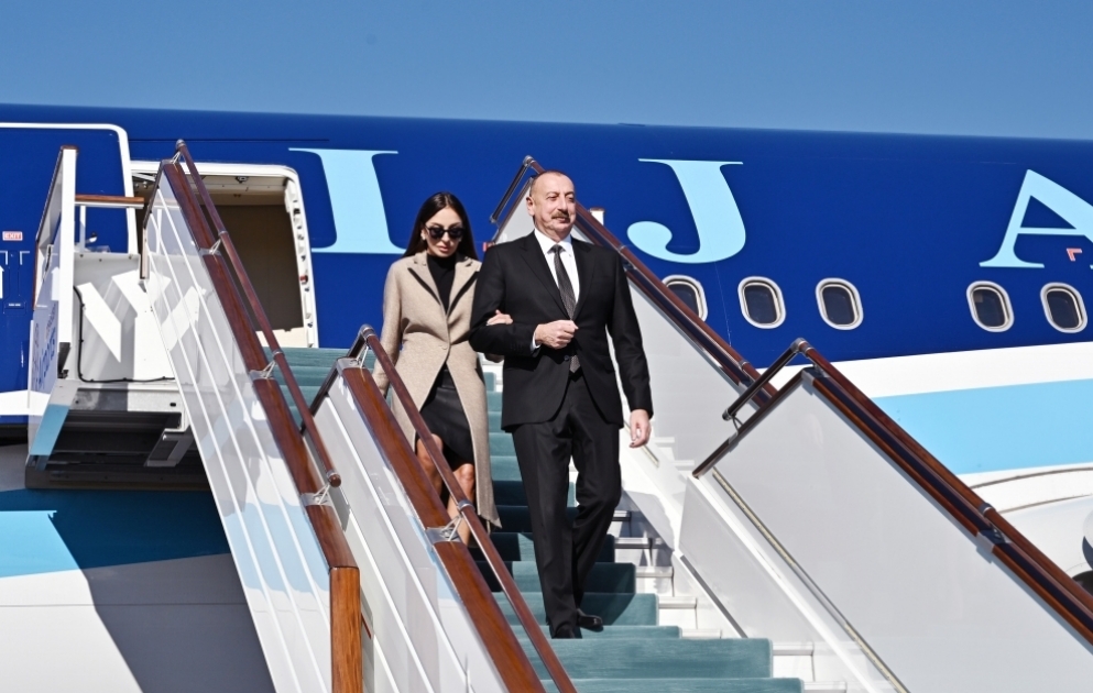 Präsident Ilham Aliyev zu Besuch in Usbekistan eingetroffen