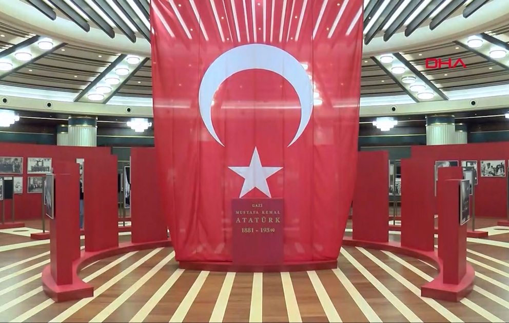 Atatürkün nadir fotoları nümayiş olunub