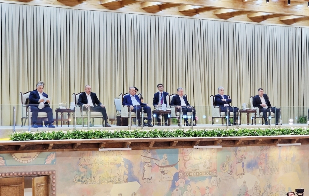 Səmərqənddəki “Əbədi şəhər” kompleksində Türk Dövlətləri Təşkilatına üzv ölkələrin folklor ifalarının təqdimatı olub
Azərbaycan Prezidenti İlham Əliyev tədbirdə iştirak edib