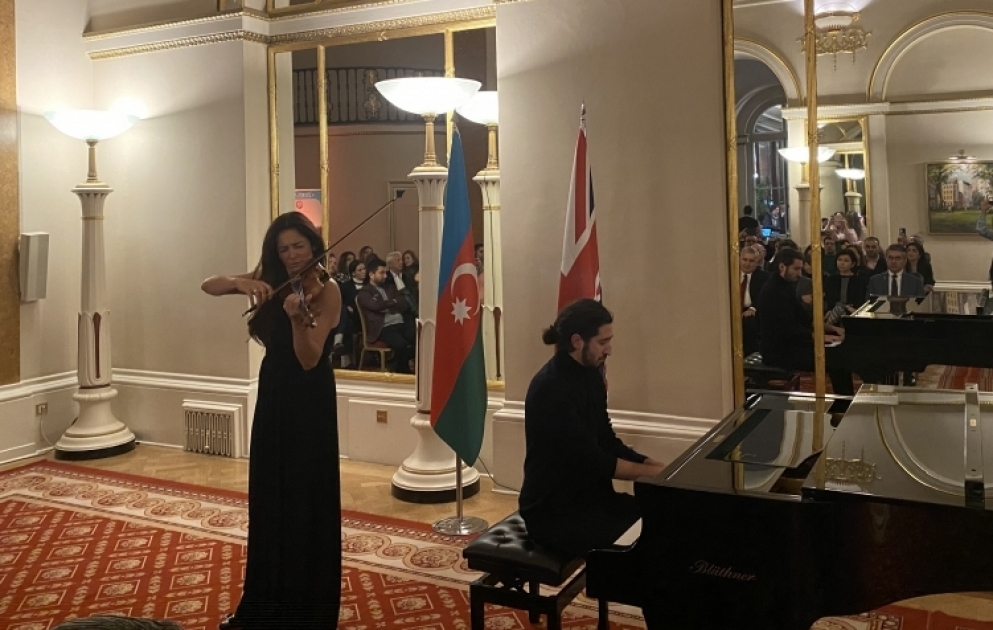 Dövlət Bayrağı Günündə Londonda möhtəşəm Azərbaycan cazı səsləndirilib