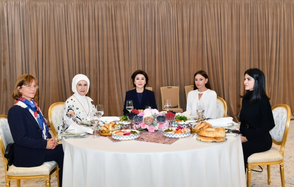 Mehriban Aliyeva prend part à un déjeuner à Samarcande