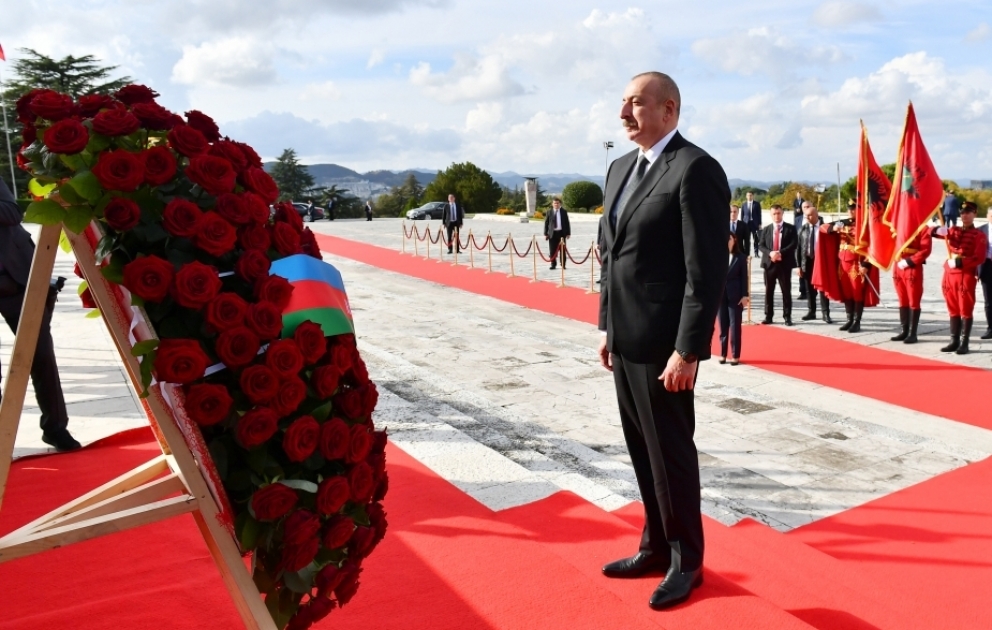 Президент Азербайджана Ильхам Алиев посетил монумент «Mother Albania» в Тиране