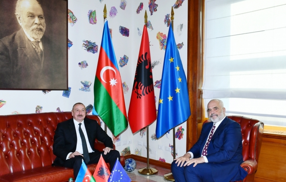 Treffen von Präsident Ilham Aliyev mit dem albanischen Premierminister Edi Rama unter vier Augen