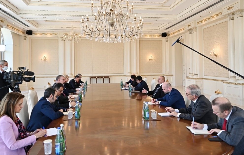 Le président Ilham Aliyev reçoit une délégation menée par l’envoyé spécial de l’UE pour le Partenariat oriental