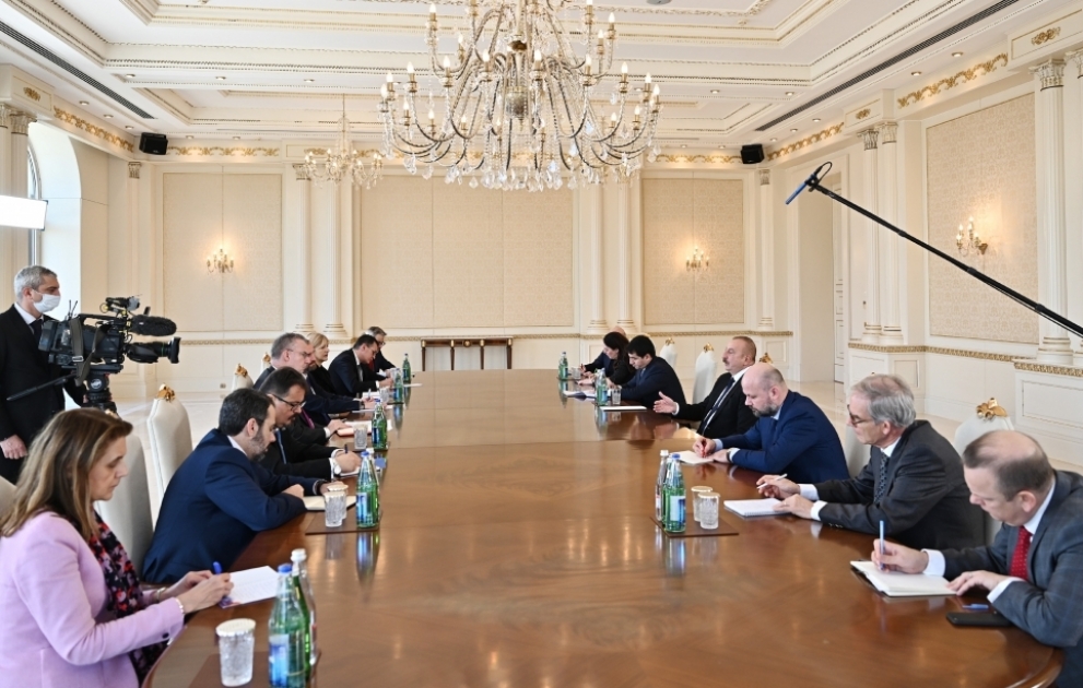 Präsident Ilham Aliyev empfängt Delegation um EU-Sonderbeauftragten für ÖP