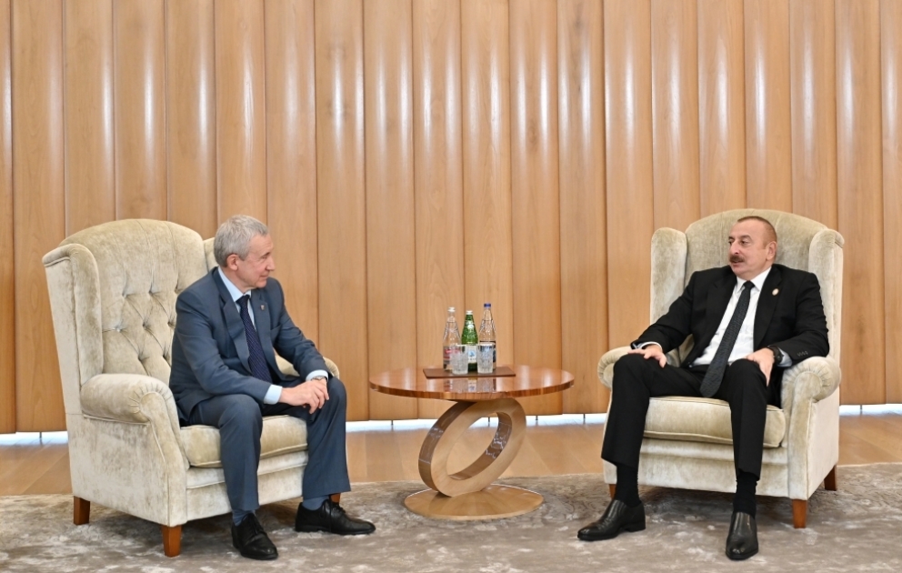 Präsident Ilham Aliyev empfängt Mitglied des Präsidiums des Obersten Rates der Partei "Einiges Russland"