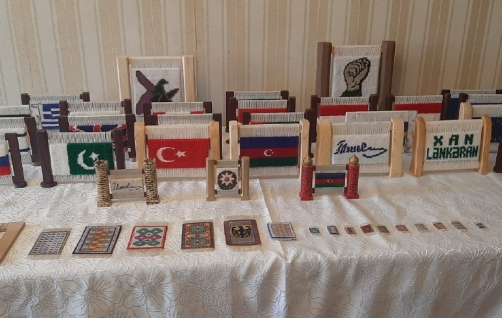 Azərbaycanda dünyanın ən kiçik xalçası toxundu