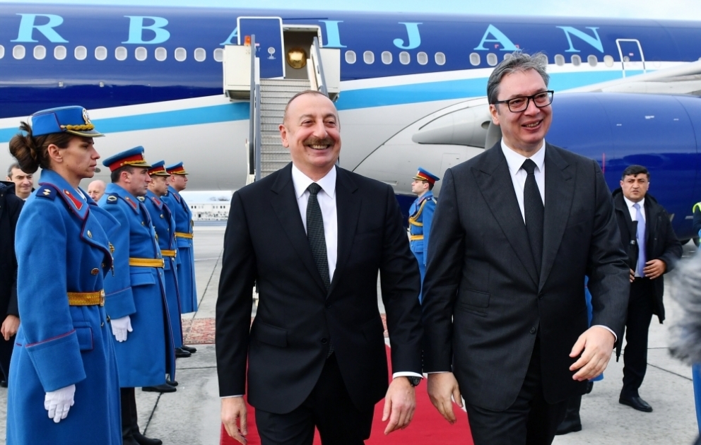 Präsident Ilham Aliyev zu offiziellem Besuch in Serbien eingetroffen