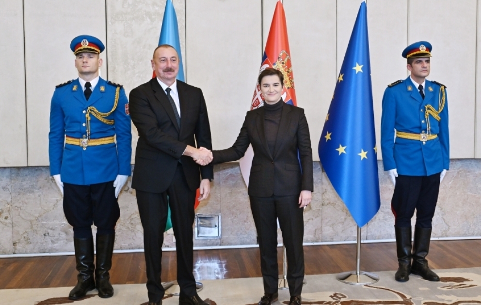 Treffen von Präsident Ilham Aliyev mit Serbiens Regierungschefin in erweitertem Format