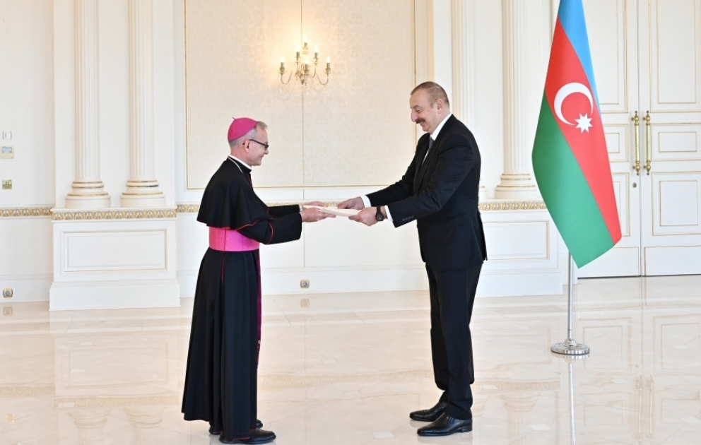 Le président Ilham Aliyev reçoit les lettres de créance du nouvel ambassadeur du Vatican en Azerbaïdjan