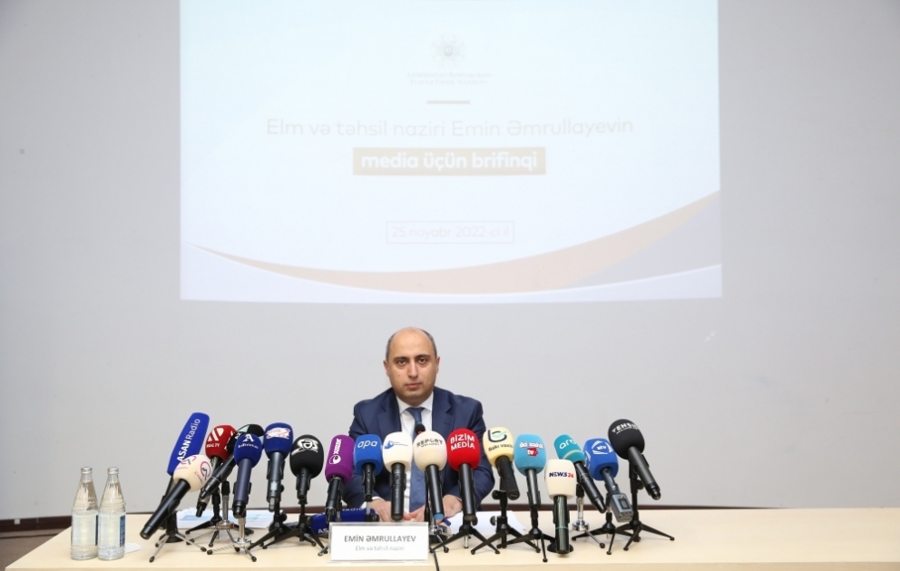 Emin Əmrullayev: 1235 məktəb fiber-optik internetlə təchiz olunub