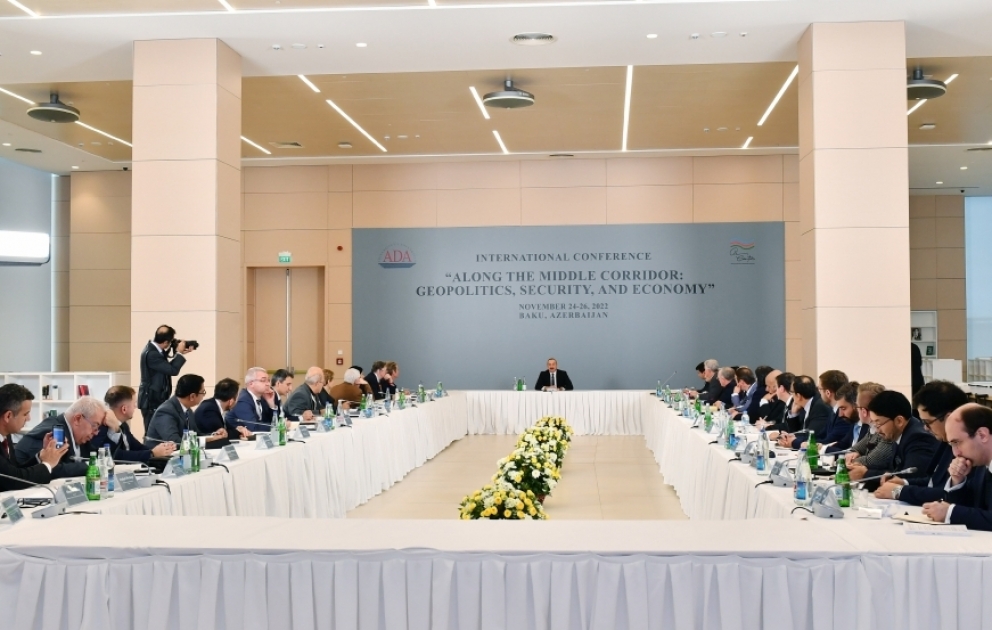 Bakıda “Orta Dəhliz boyunca: geosiyasət, təhlükəsizlik və iqtisadiyyat” mövzusunda beynəlxalq konfrans keçirilib
Prezident İlham Əliyev konfransda iştirak edib
