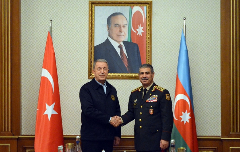 Azərbaycanın müdafiə naziri Türkiyənin milli müdafiə naziri ilə görüşüb