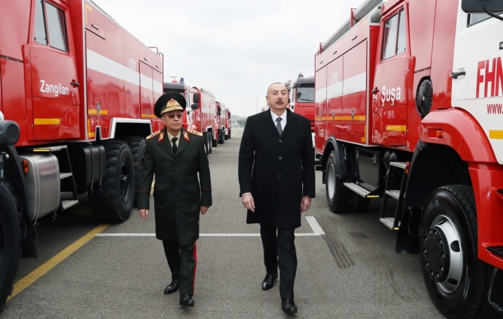 Prezident İlham Əliyev yeni alınmış xüsusi təyinatlı texnikalar və təcili tibbi yardım avtomobilləri ilə tanış olub