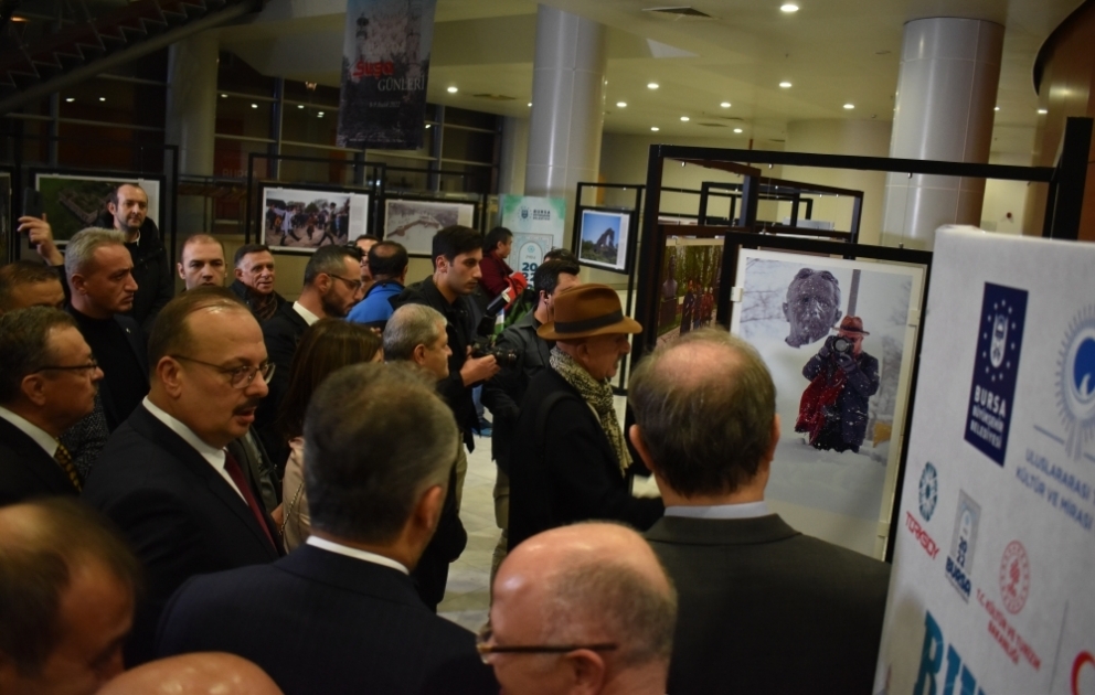 Bursada Reza Deqatinin fotosərgisi açılıb