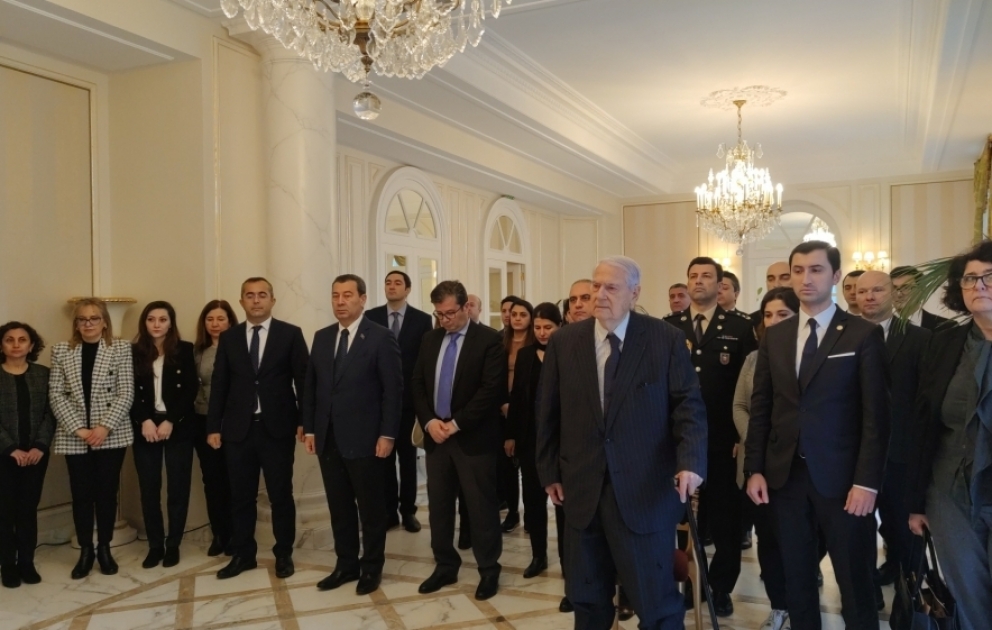 Parisdə Ümummilli Lider Heydər Əliyevin xatirəsi hörmət və ehtiramla anılıb