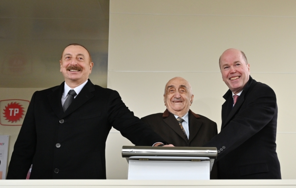 Prezident İlham Əliyev “Azəri-Mərkəzi-Şərqi” platformasının dayaq blokunun dənizə yola salınması mərasimində iştirak edib