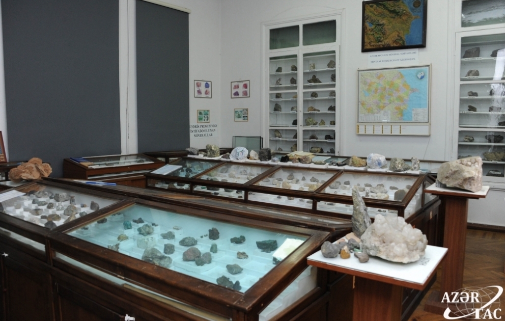 Nadir eksponatlarla zəngin Mineralogiya Muzeyi