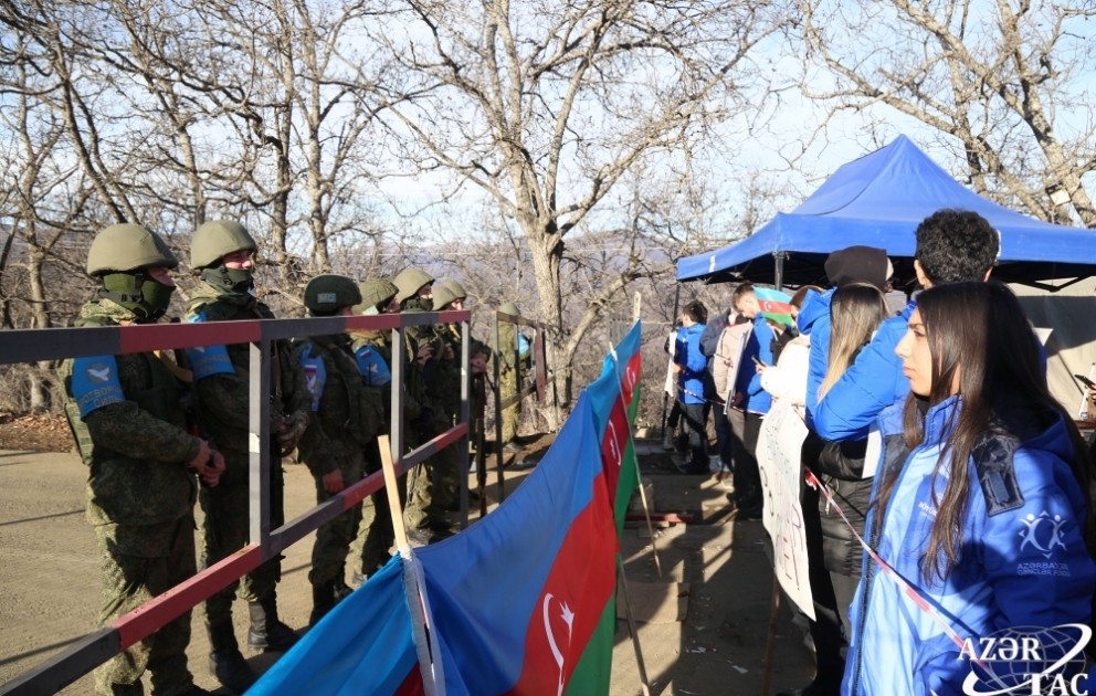 La manifestation sur la route Latchine-Choucha bat son plein