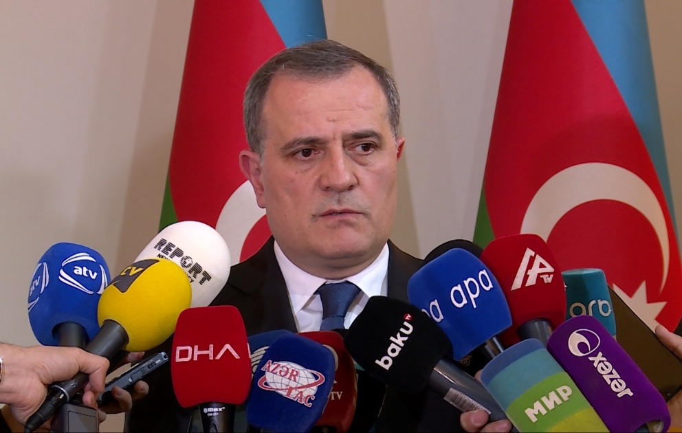 Ermənilər hər iki yatağın önündə eyni rejissura ilə təxribat törədiblər