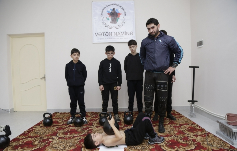 Fidel Kastronun mükafatlandırdığı pəhləvanın nəvəsindən görünməmiş güc nümayişi