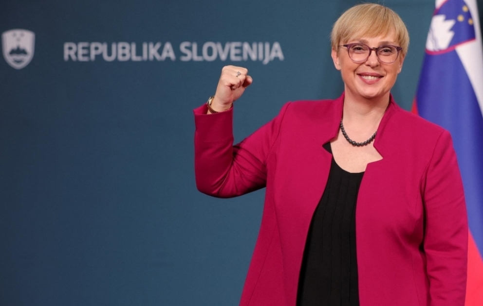 Sloveniyanın yeni seçilmiş Prezidenti and içib