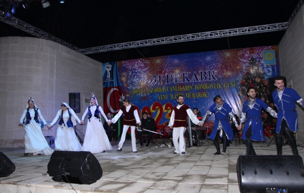 Yevlaxda bayram konserti