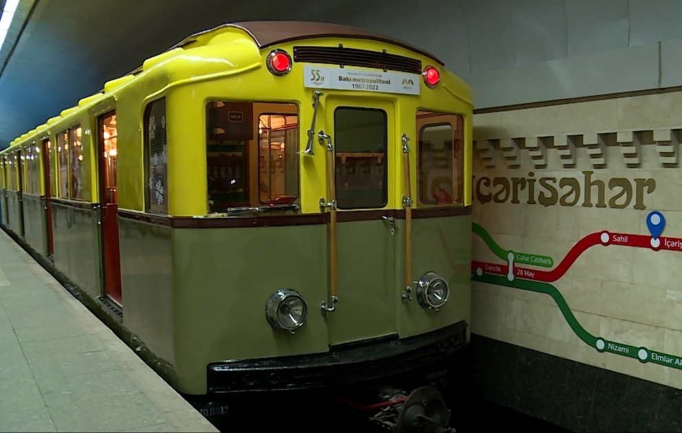Bakı Metropoliteninin İçərişəhər stansiyasında retro qatarlar nümayiş etdirilir